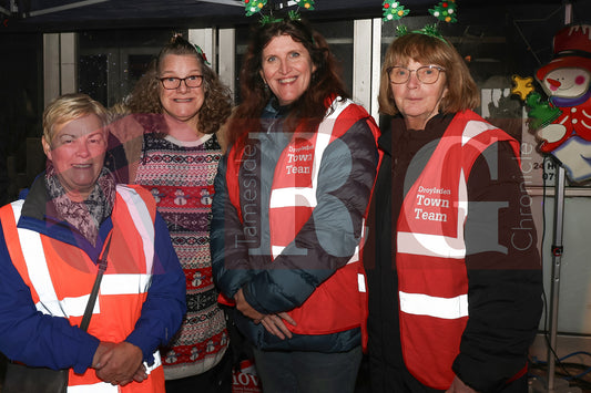DROYLSDEN LIGHTS SWITCH ON 2024 (14).JPG