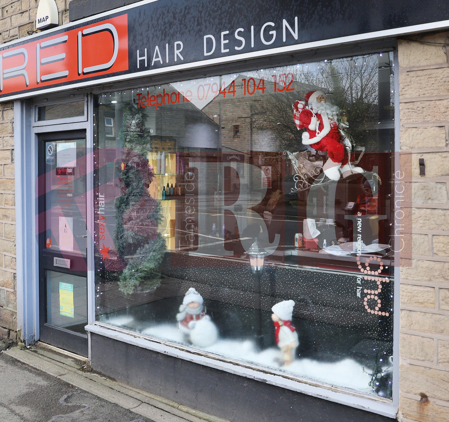 GLOSSOP SHOP XMAS WINDOWS 2024 (80).JPG