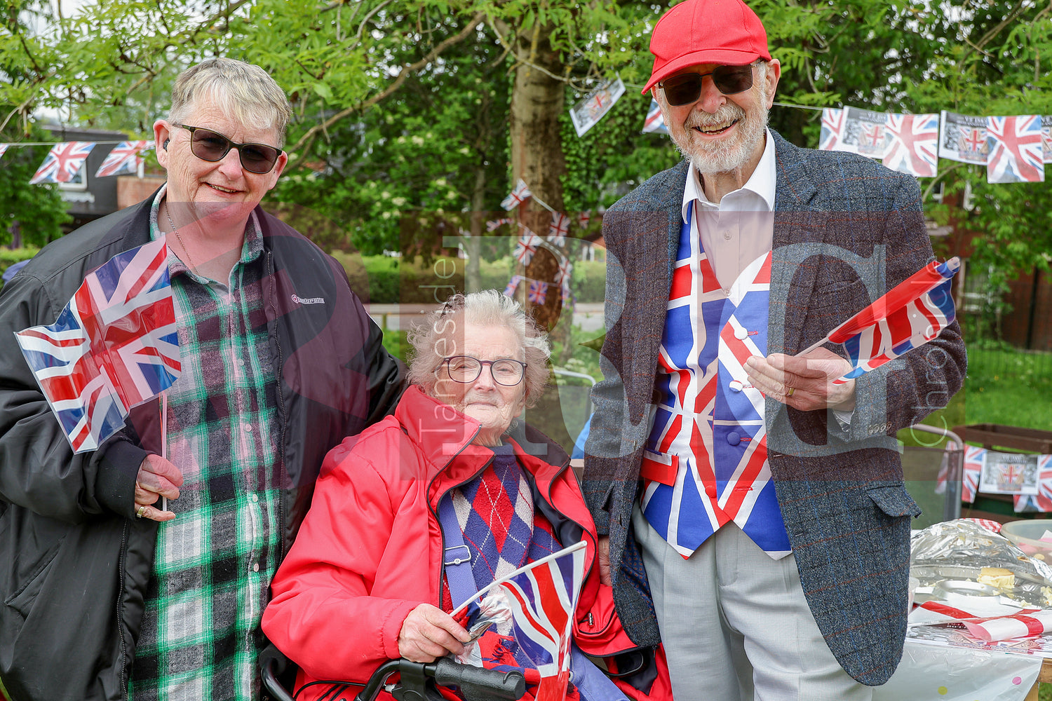 VE DAY THE COMMUNITY GARDEN DUKINFIELD (18).JPG