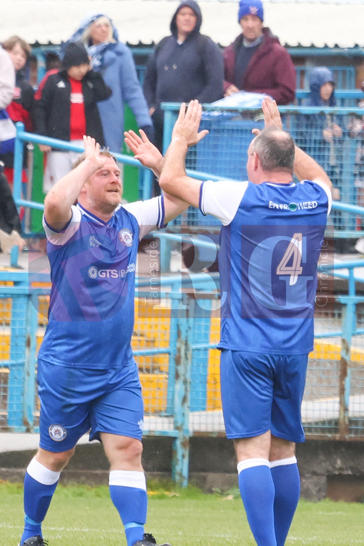 STALYBRIDGE CELTIC LEGENDS V MAN UTD LEGENDS (97).JPG