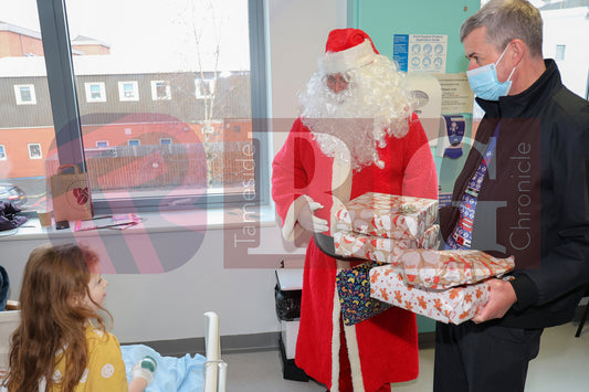 TAMESIDE HOSPITAL CHILDRENS WARD WITH SANTA 2025 (78).JPG
