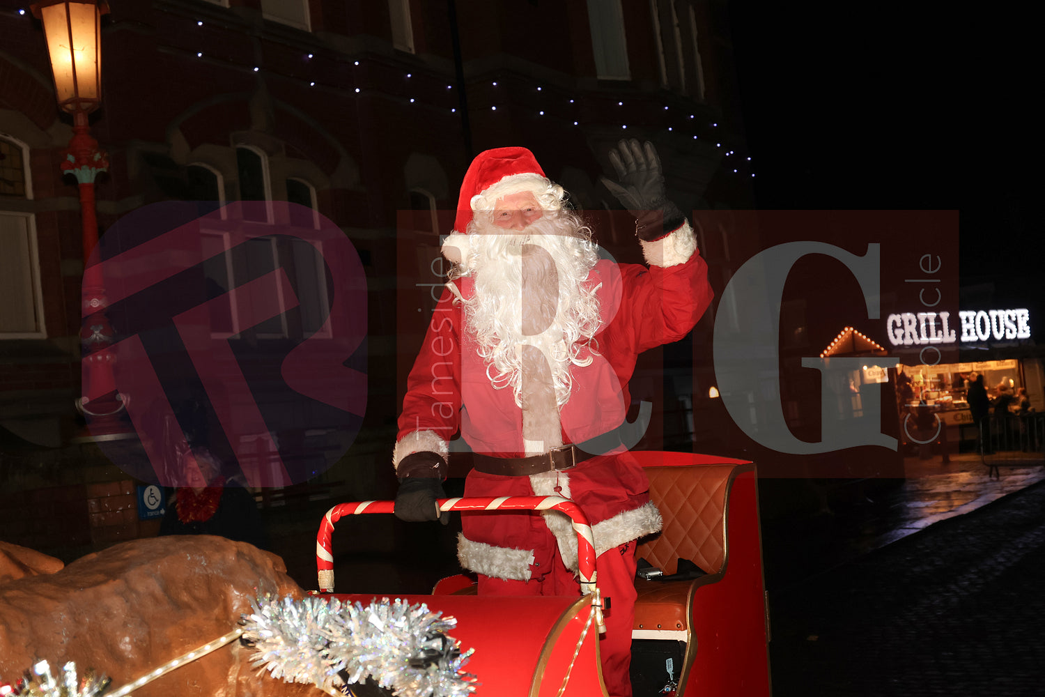 DUCKINFIELD LIGHTS SWITCH ON (87).JPG