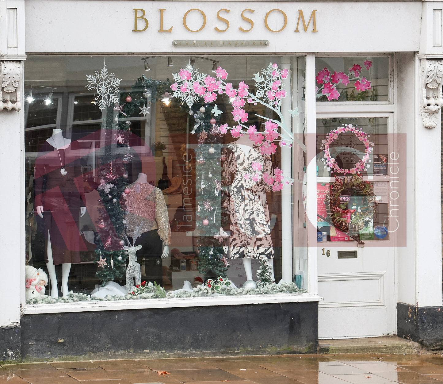 GLOSSOP CHRISTMAS SHOPS 2025 (8).JPG