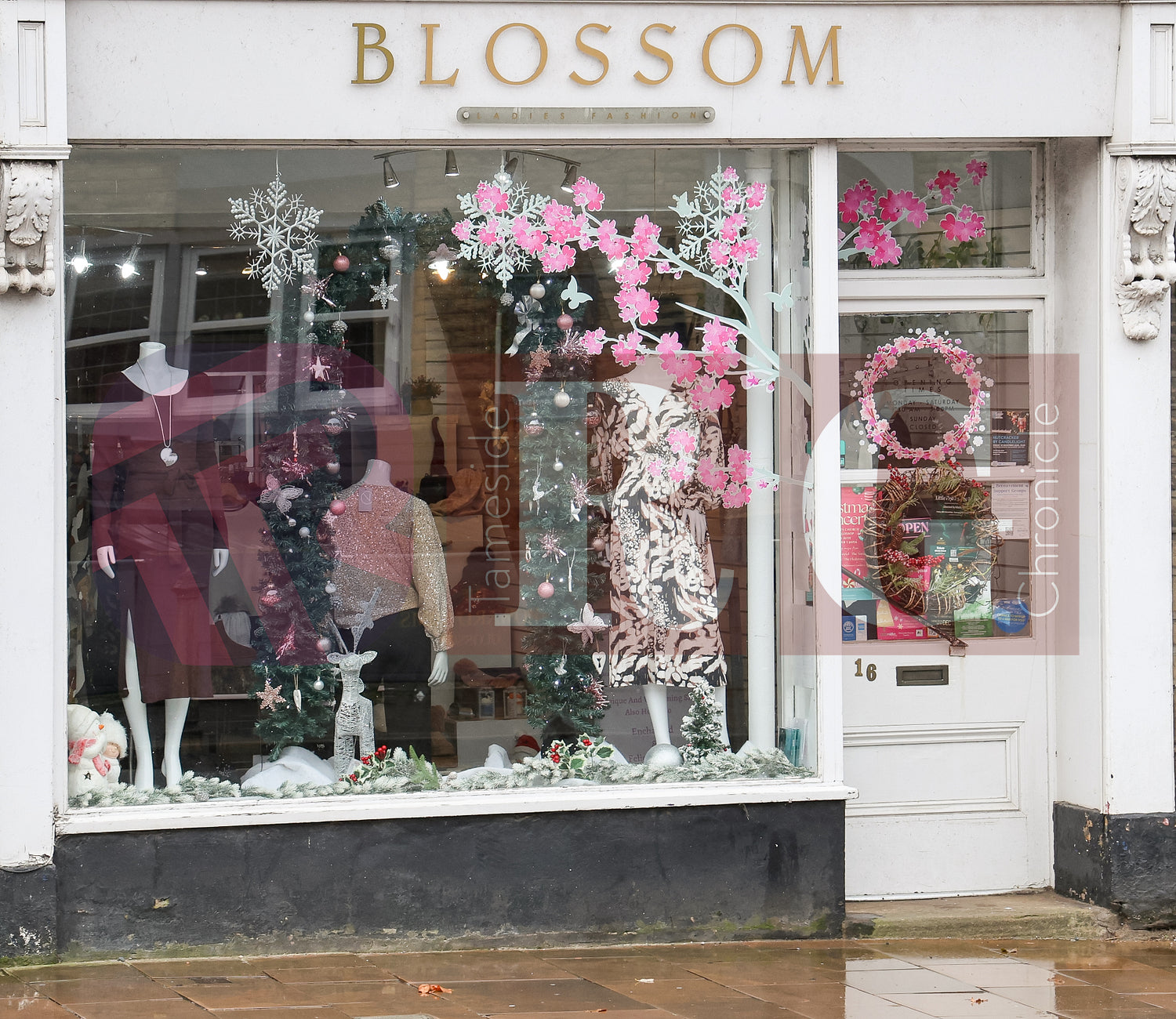 GLOSSOP CHRISTMAS SHOPS 2025 (8).JPG
