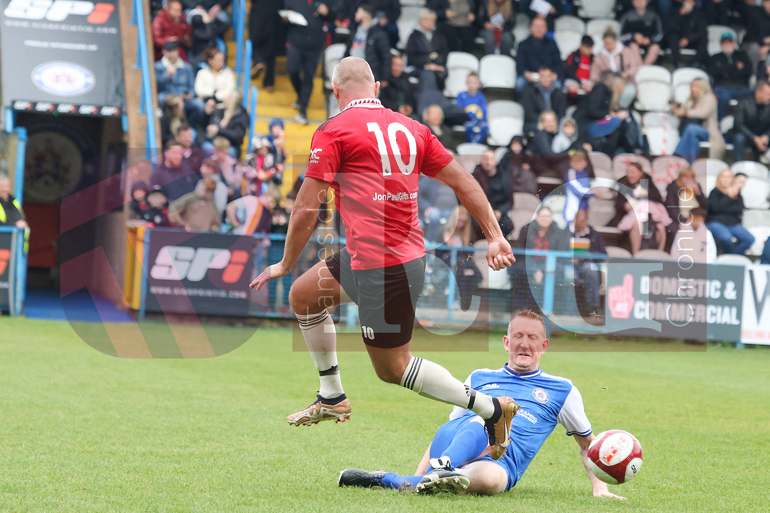 STALYBRIDGE CELTIC LEGENDS V MAN UTD LEGENDS (174).JPG