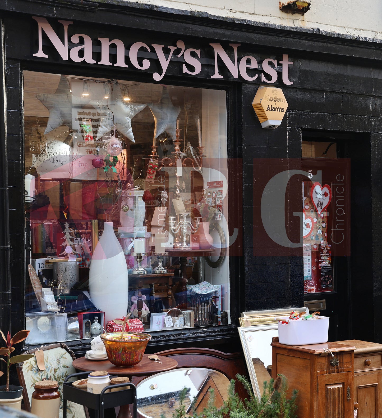 GLOSSOP SHOP XMAS WINDOWS 2024 (94).JPG