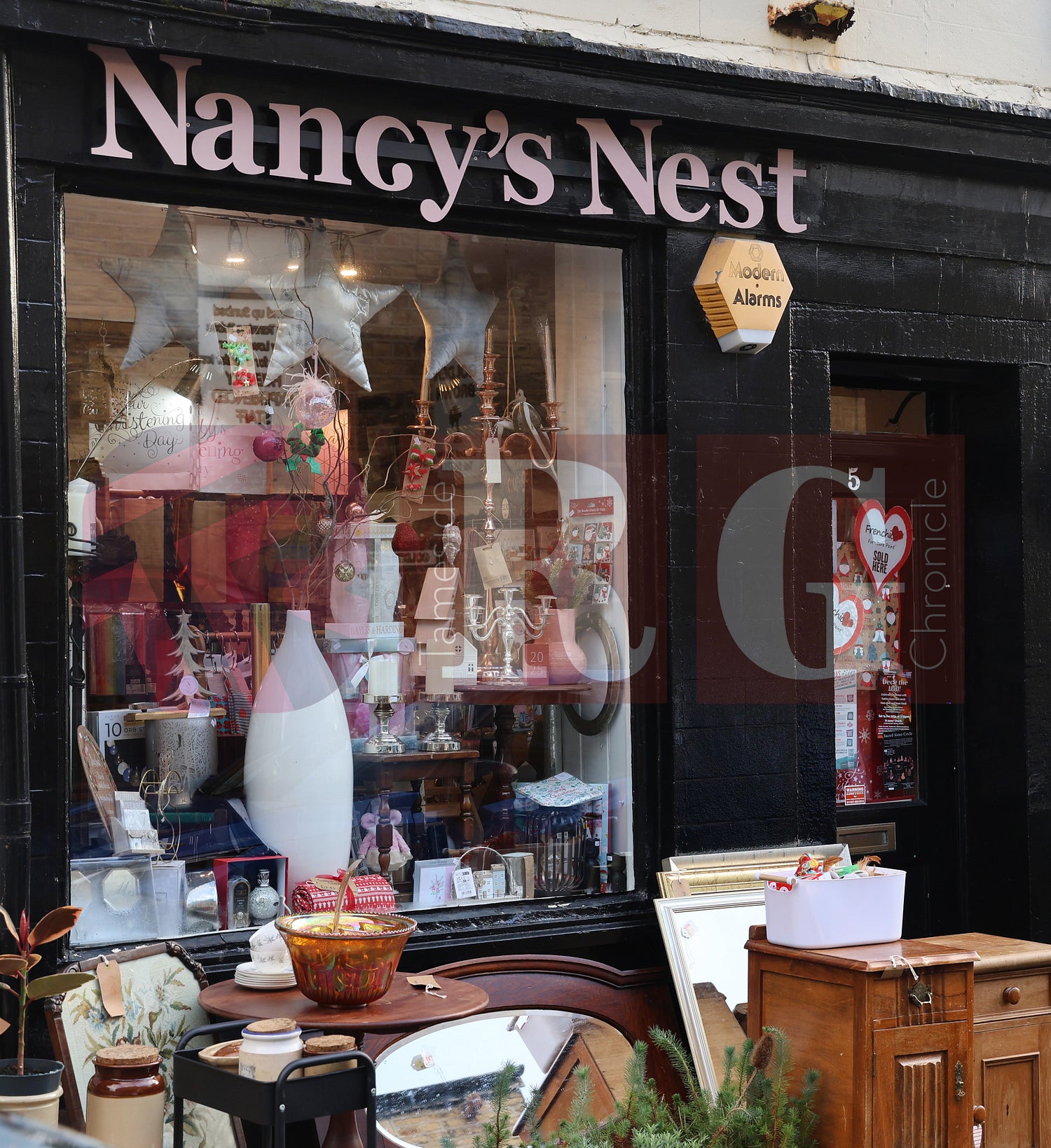 GLOSSOP SHOP XMAS WINDOWS 2024 (94).JPG