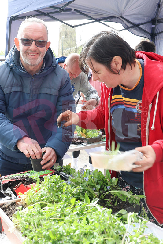 PLANT & SWAP EVENT TESCO STALYBRIDGE 2025 (30).JPG