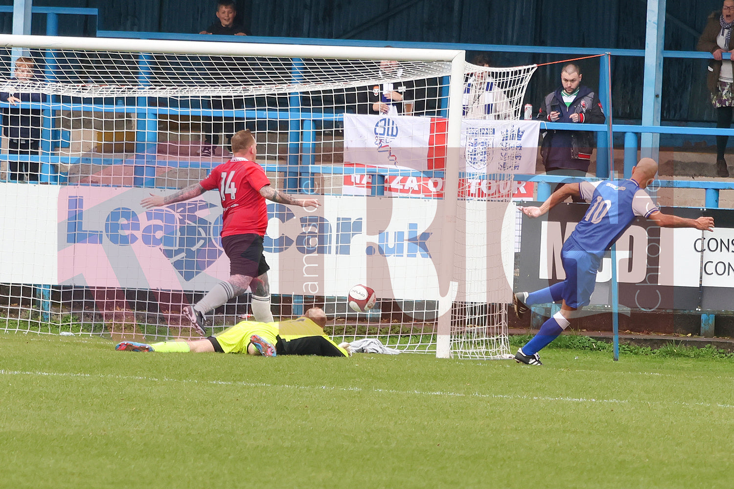 STALYBRIDGE CELTIC LEGENDS V MAN UTD LEGENDS (185).JPG