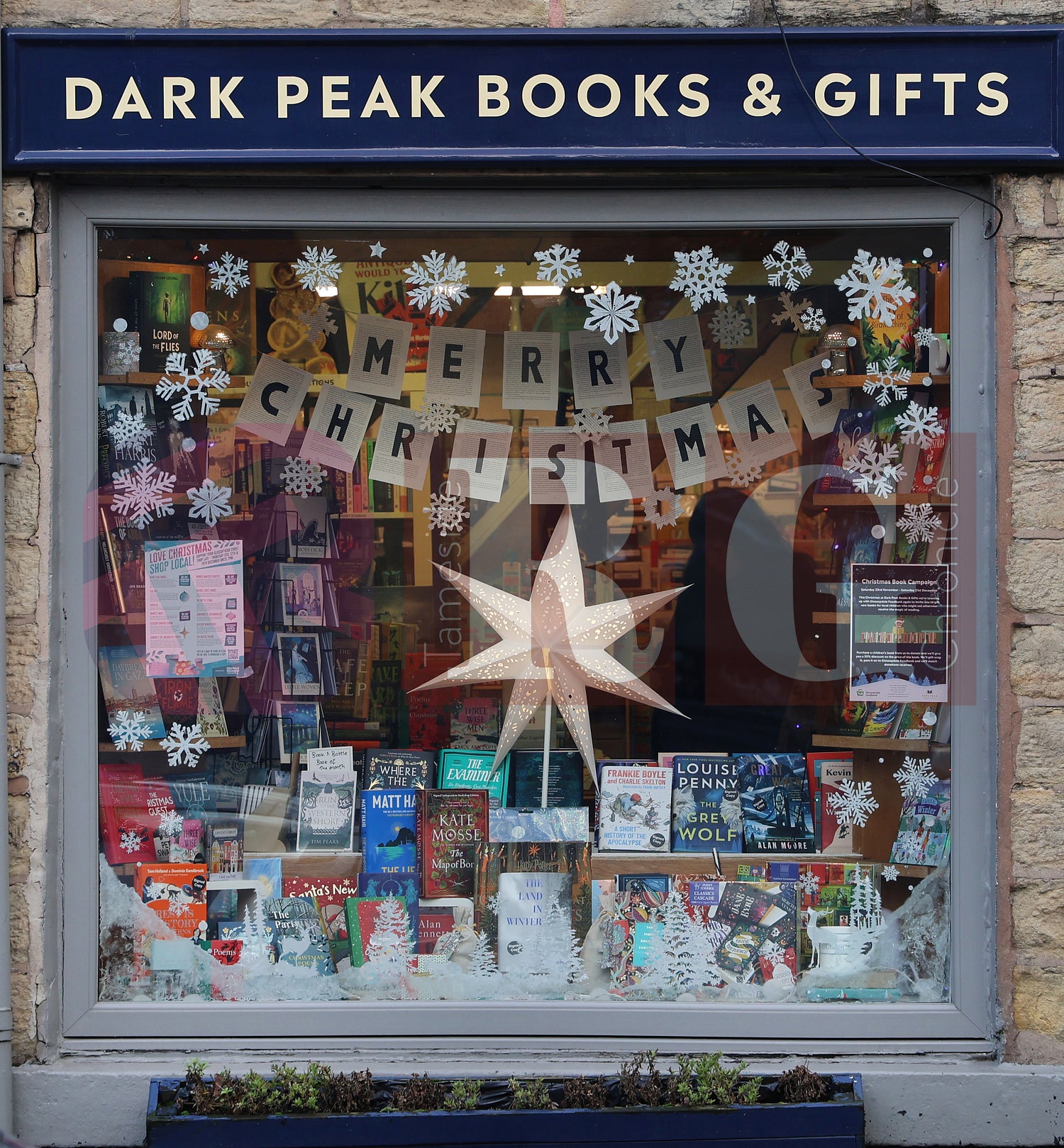 GLOSSOP SHOP XMAS WINDOWS 2024 (76).JPG