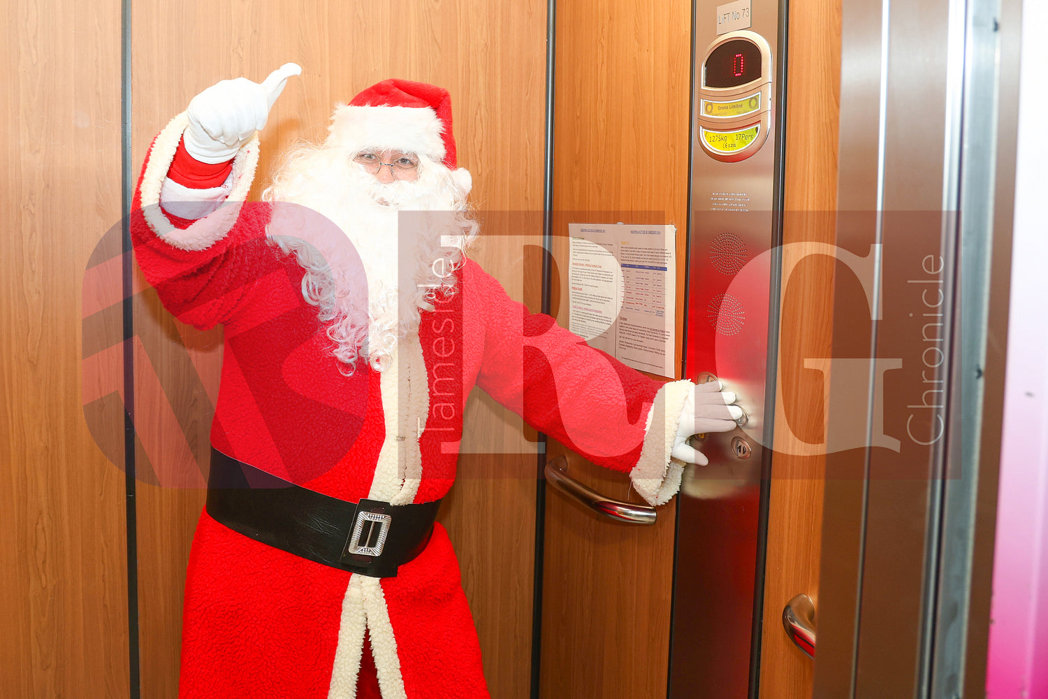 SANTA VISIT TAMESIDE CHILDRENS UNIT 2024 (24).JPG