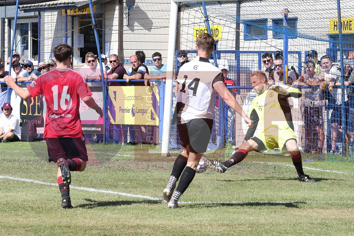 GLOSSOP NORTH EBD V UNITED LEGENDS  (124).JPG