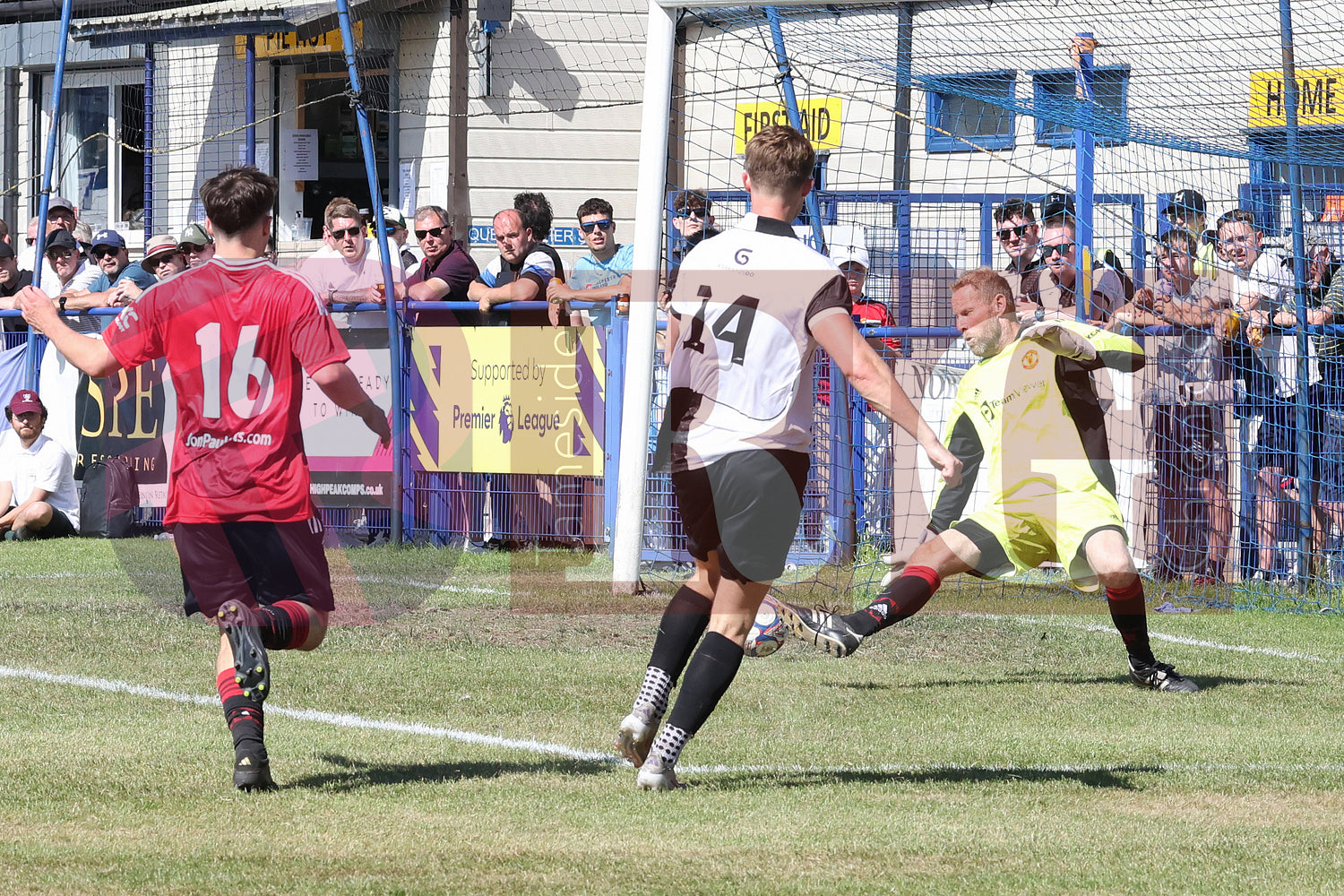 GLOSSOP NORTH EBD V UNITED LEGENDS  (124).JPG
