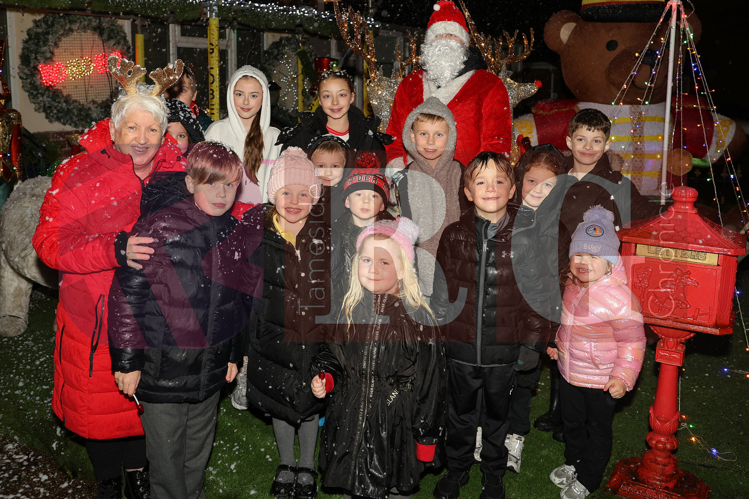 DEWSNAP LANE DUKINFIELD LIGHTS 2025 (3).JPG