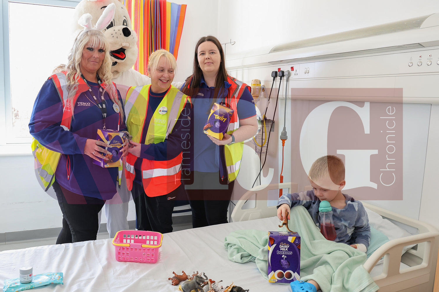 TAMESIDE HOSPITAL CHILDRENS WARD EASTER STAGECOACH (41).JPG
