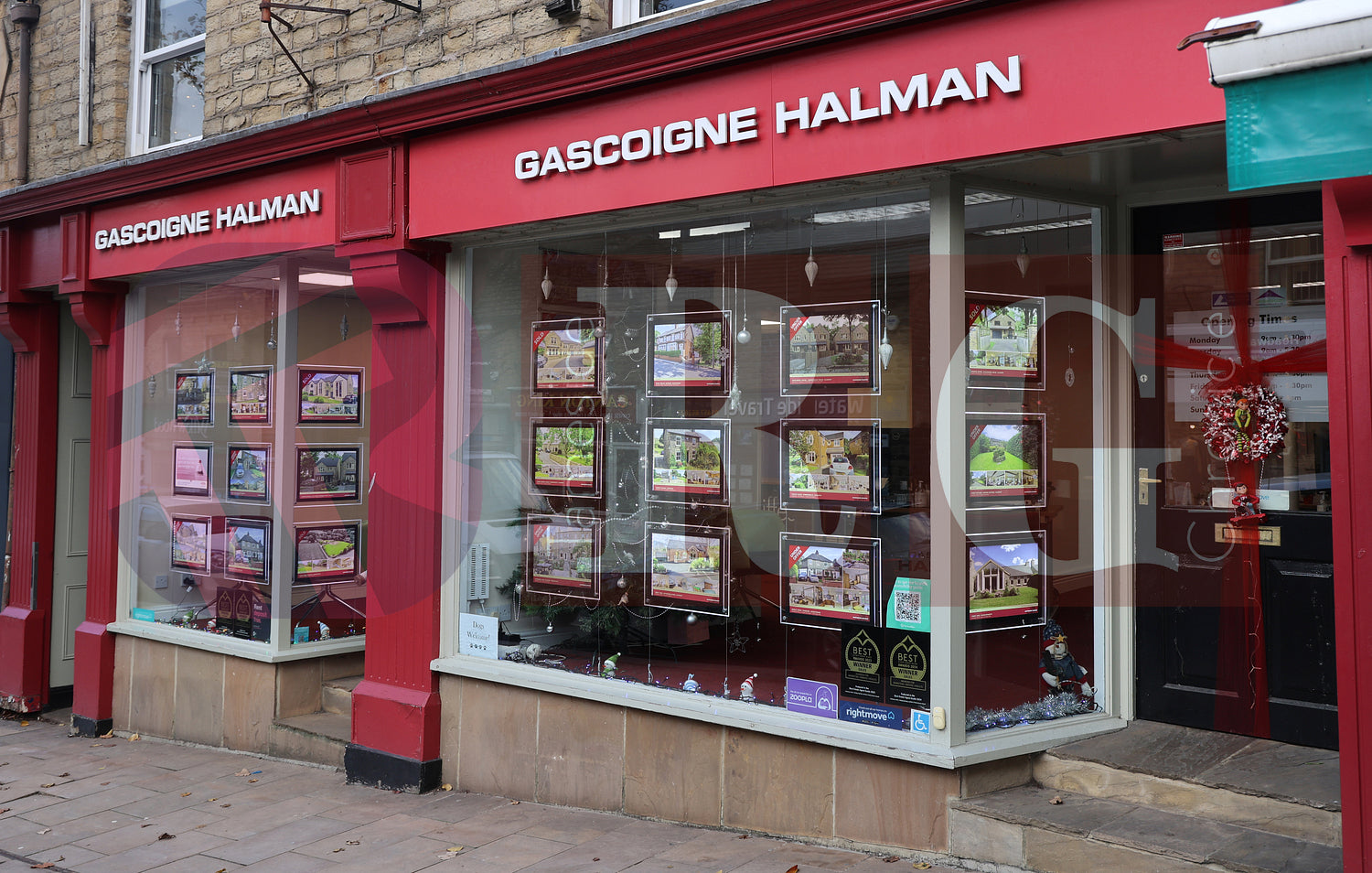 GLOSSOP SHOP XMAS WINDOWS 2024 (58).JPG
