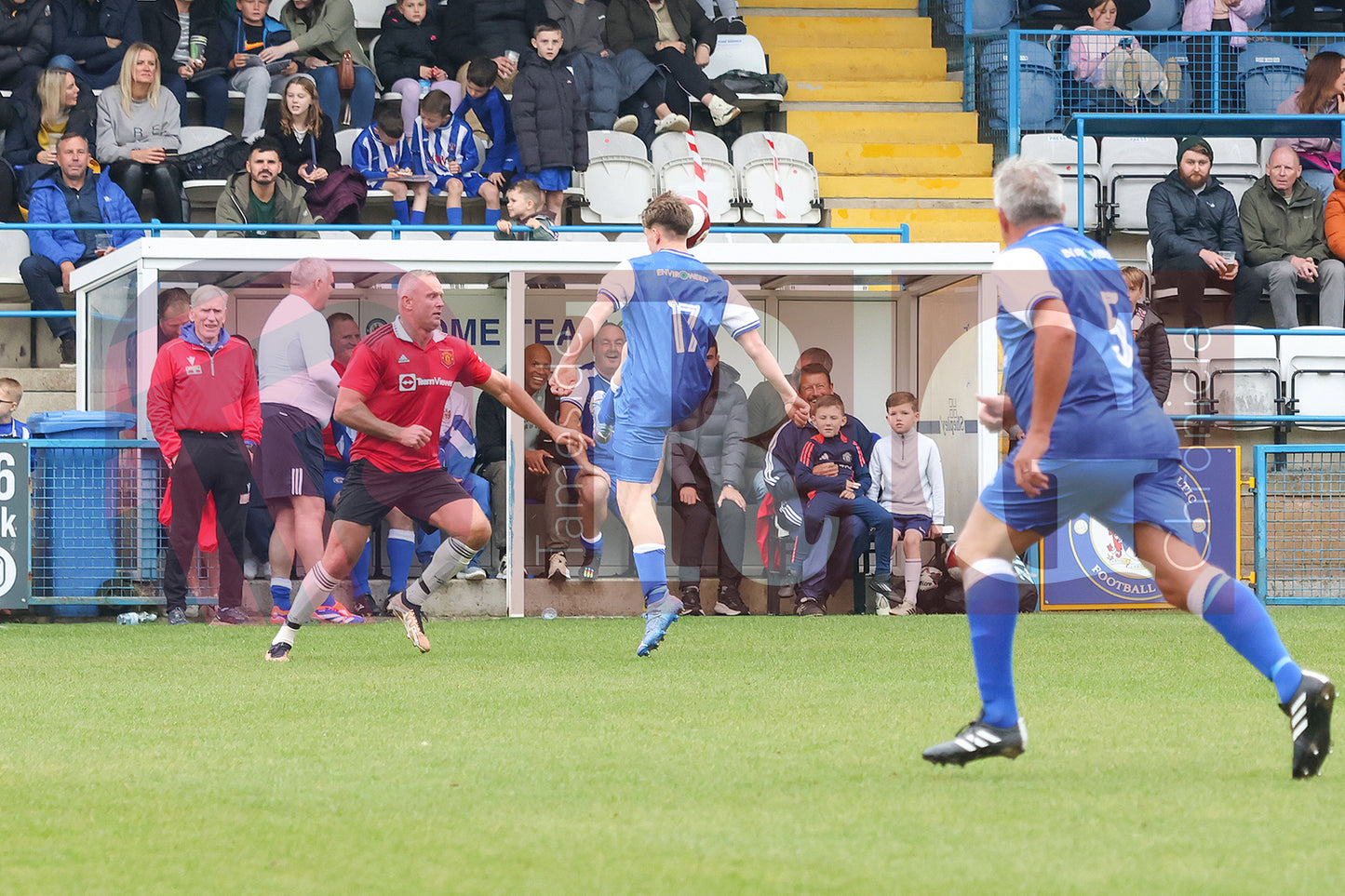 STALYBRIDGE CELTIC LEGENDS V MAN UTD LEGENDS (181).JPG