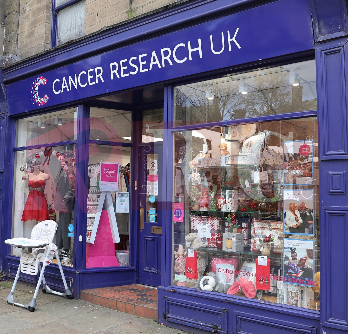 GLOSSOP SHOP XMAS WINDOWS 2024 (34).JPG