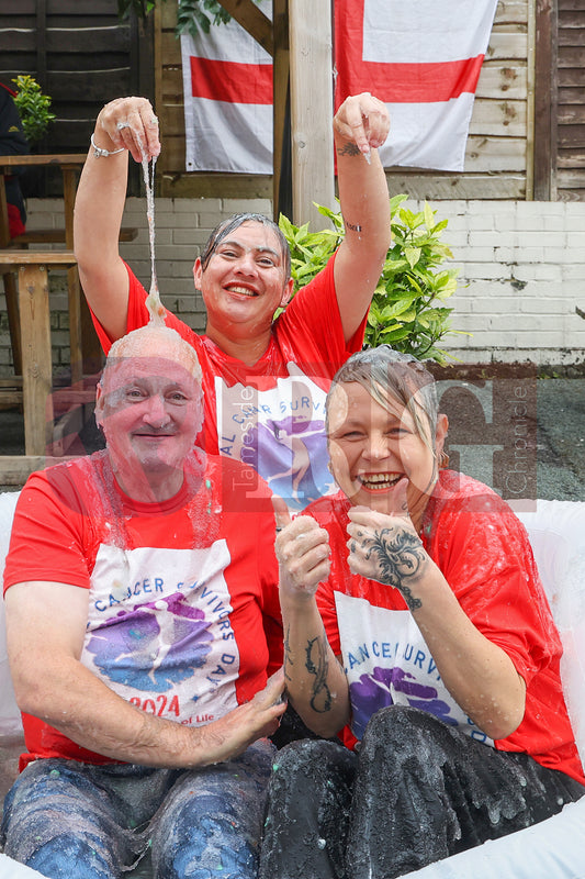 COMMERCIAL PUB DUKINFIELD CANCER SURVIVORS 2024 (72).JPG