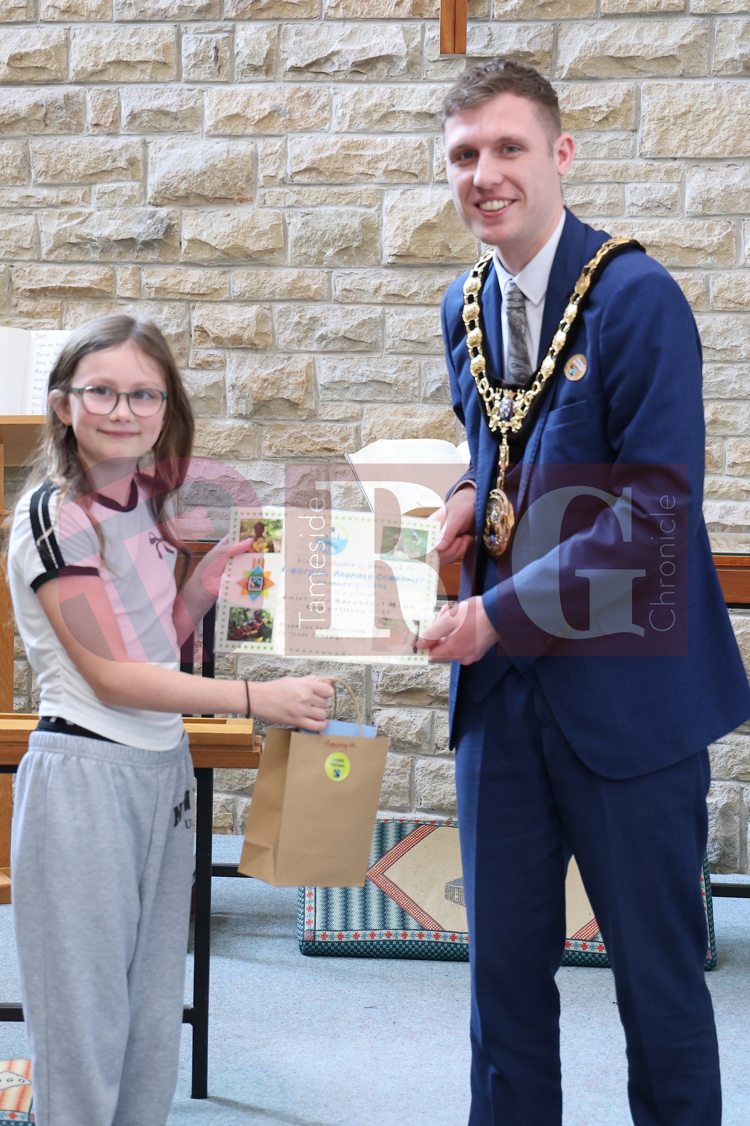 GLOSSOPDALE FAIRTRADE PRIZE GIVING (6).JPG