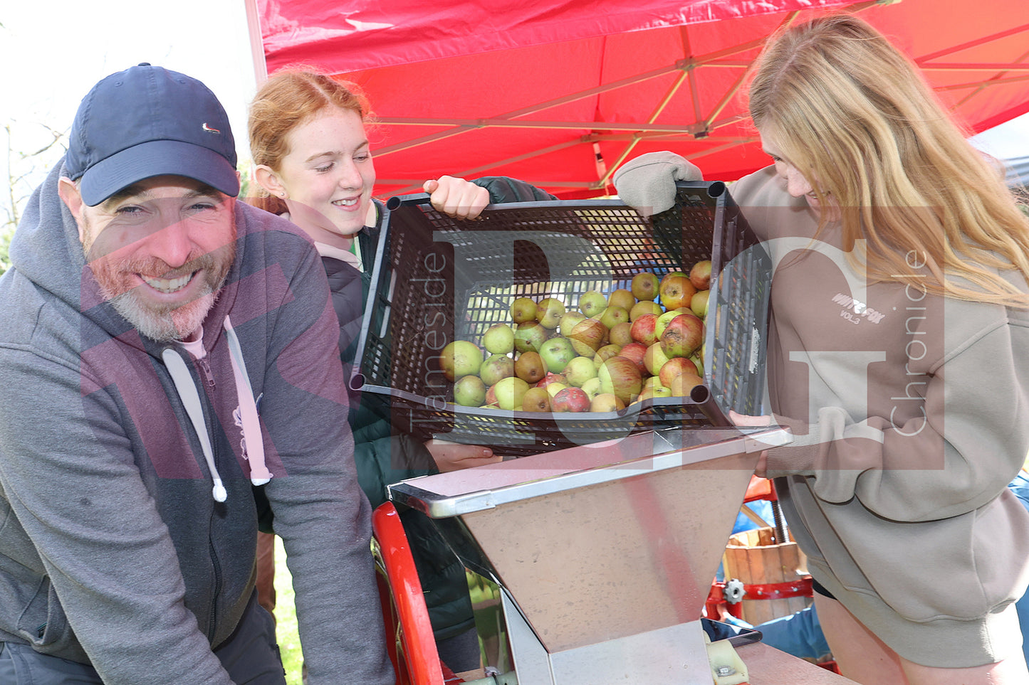 APPLE DAY VILLAGE PRIMARY GLOSSOP (75).JPG