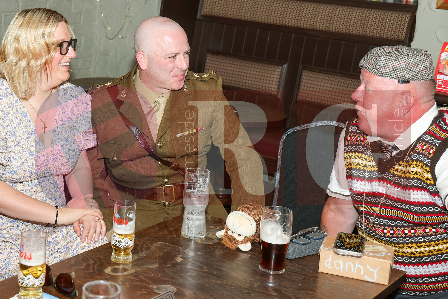 VE DAY OLD PEGS PUB DENTON (47).JPG