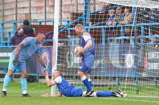 STALYBRIDGE CELTIC LEGENDS V MAN UTD LEGENDS (122).JPG