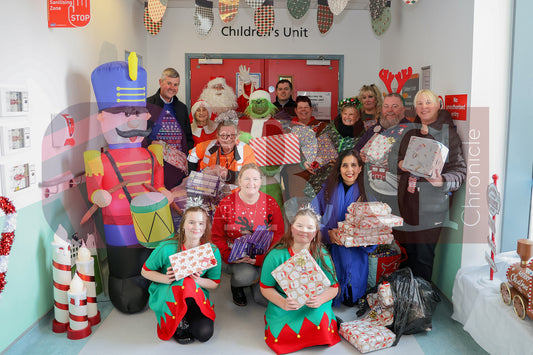 TAMESIDE HOSPITAL CHILDRENS WARD WITH SANTA 2025 (31).JPG