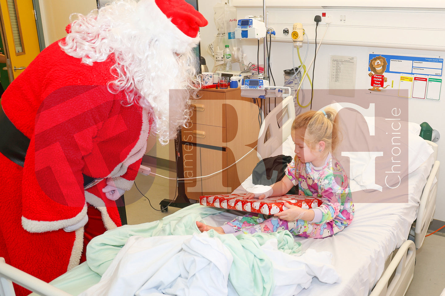 SANTA VISIT TAMESIDE CHILDRENS UNIT 2024 (52).JPG