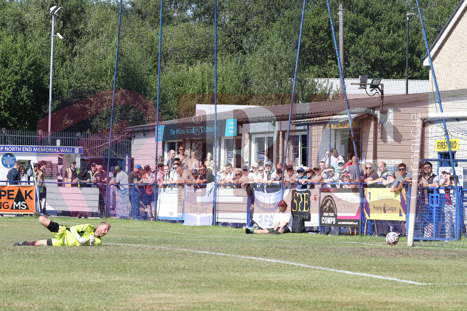 GLOSSOP NORTH EBD V UNITED LEGENDS  (133).JPG