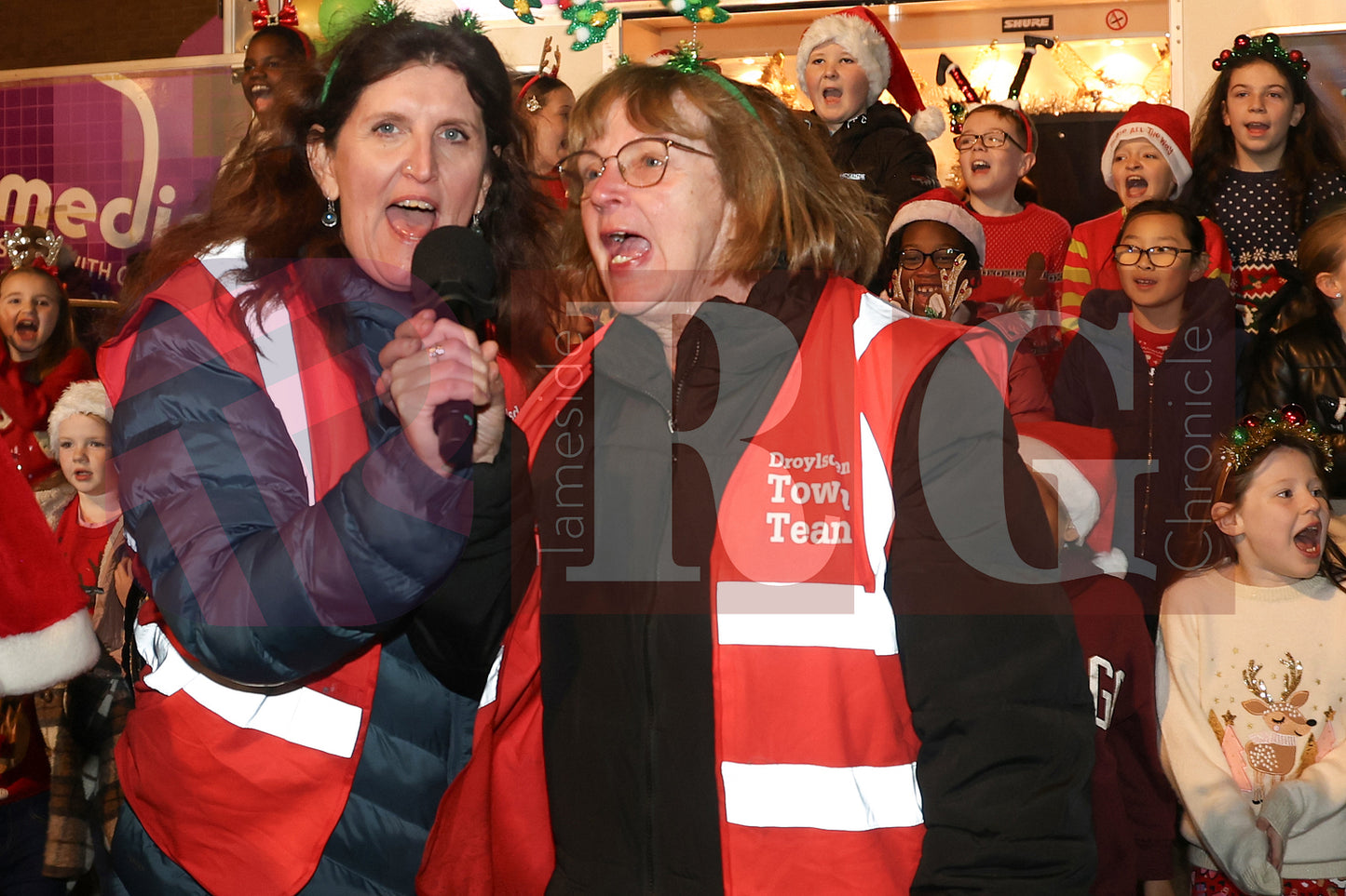 DROYLSDEN LIGHTS SWITCH ON 2024 (59).JPG