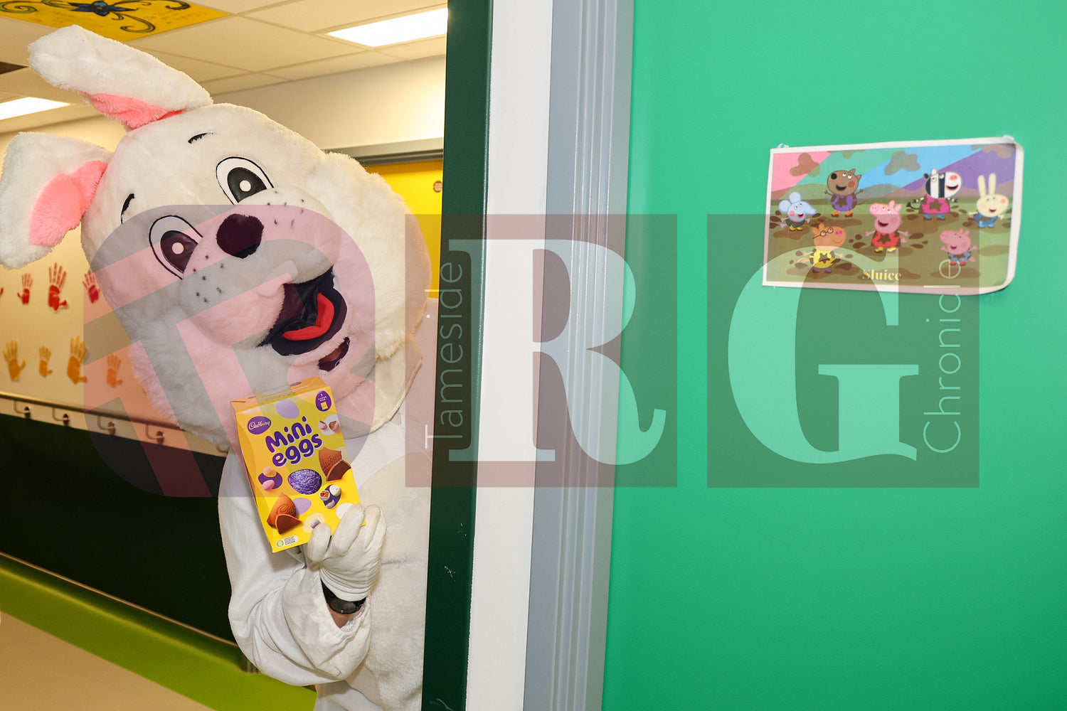 TAMESIDE HOSPITAL CHILDRENS WARD EASTER STAGECOACH (25).JPG