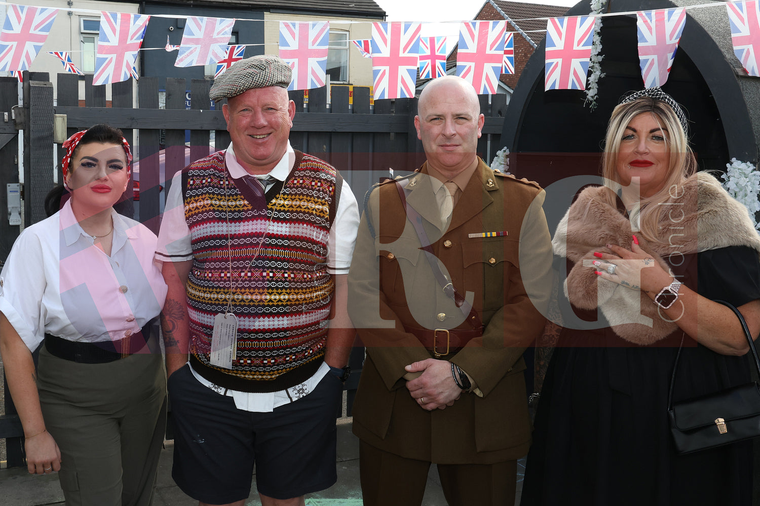 VE DAY OLD PEGS PUB DENTON (33).JPG