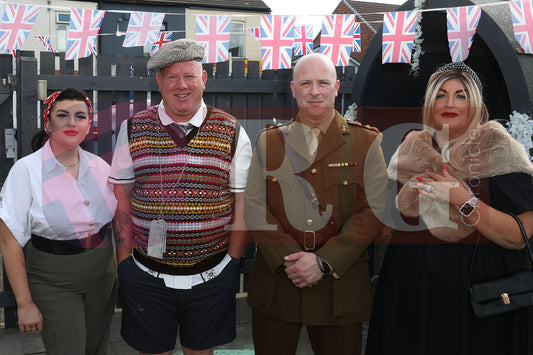 VE DAY OLD PEGS PUB DENTON (33).JPG