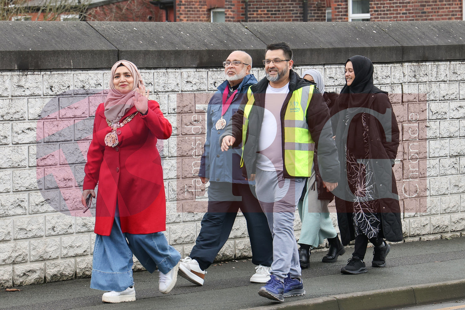 WALK WITH THE MAYOR HYDE TO DUKINFIELD (49).JPG