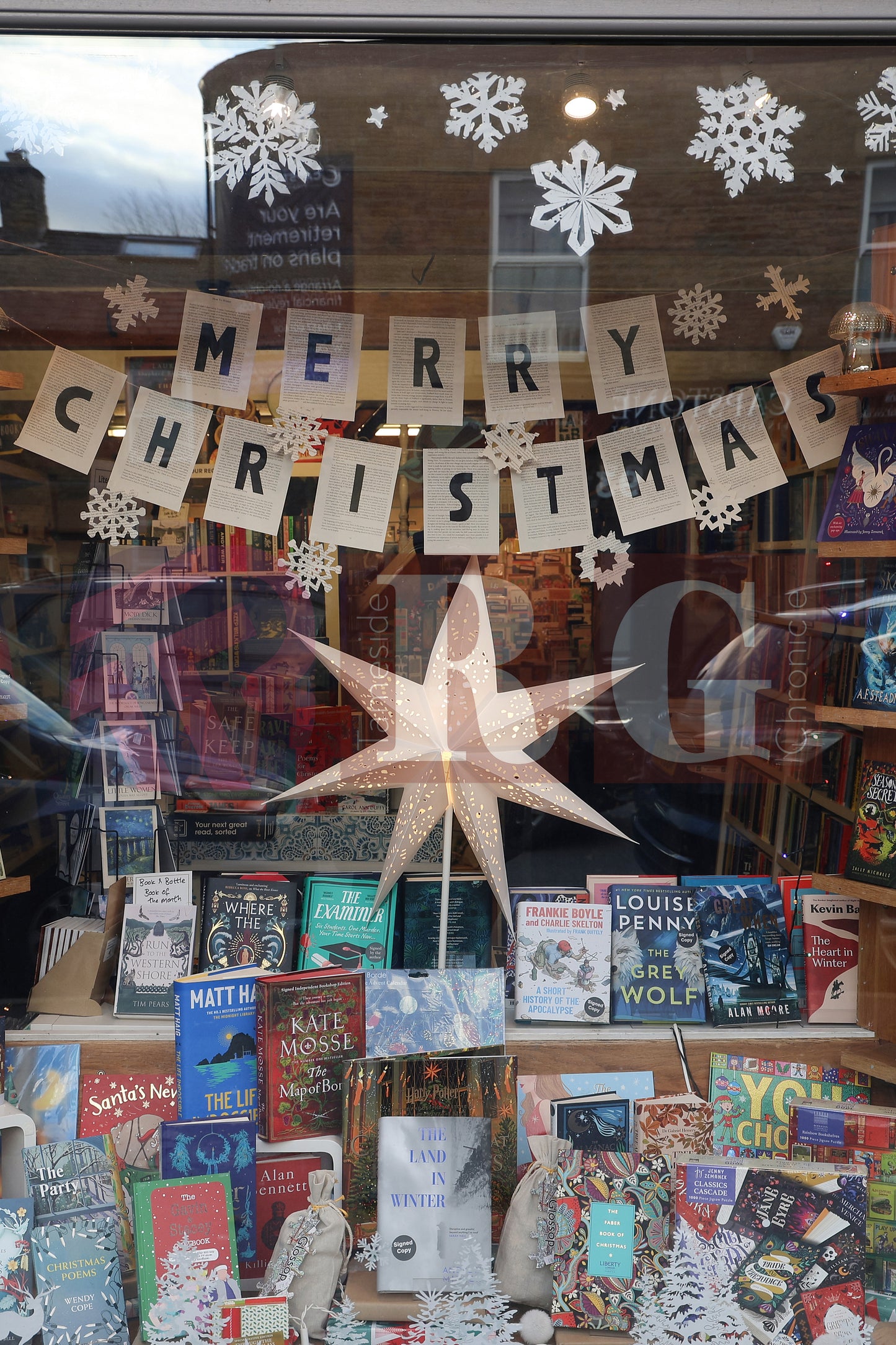GLOSSOP SHOP XMAS WINDOWS 2024 (87).JPG