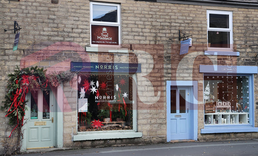 GLOSSOP SHOP XMAS WINDOWS 2024 (77).JPG
