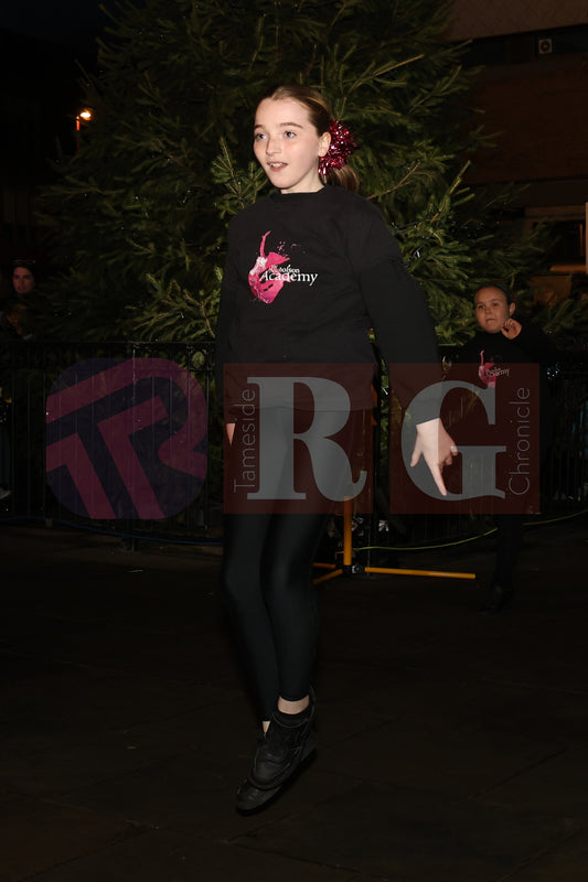 DROYLSDEN LIGHTS SWITCH ON 2024 (23).jpg