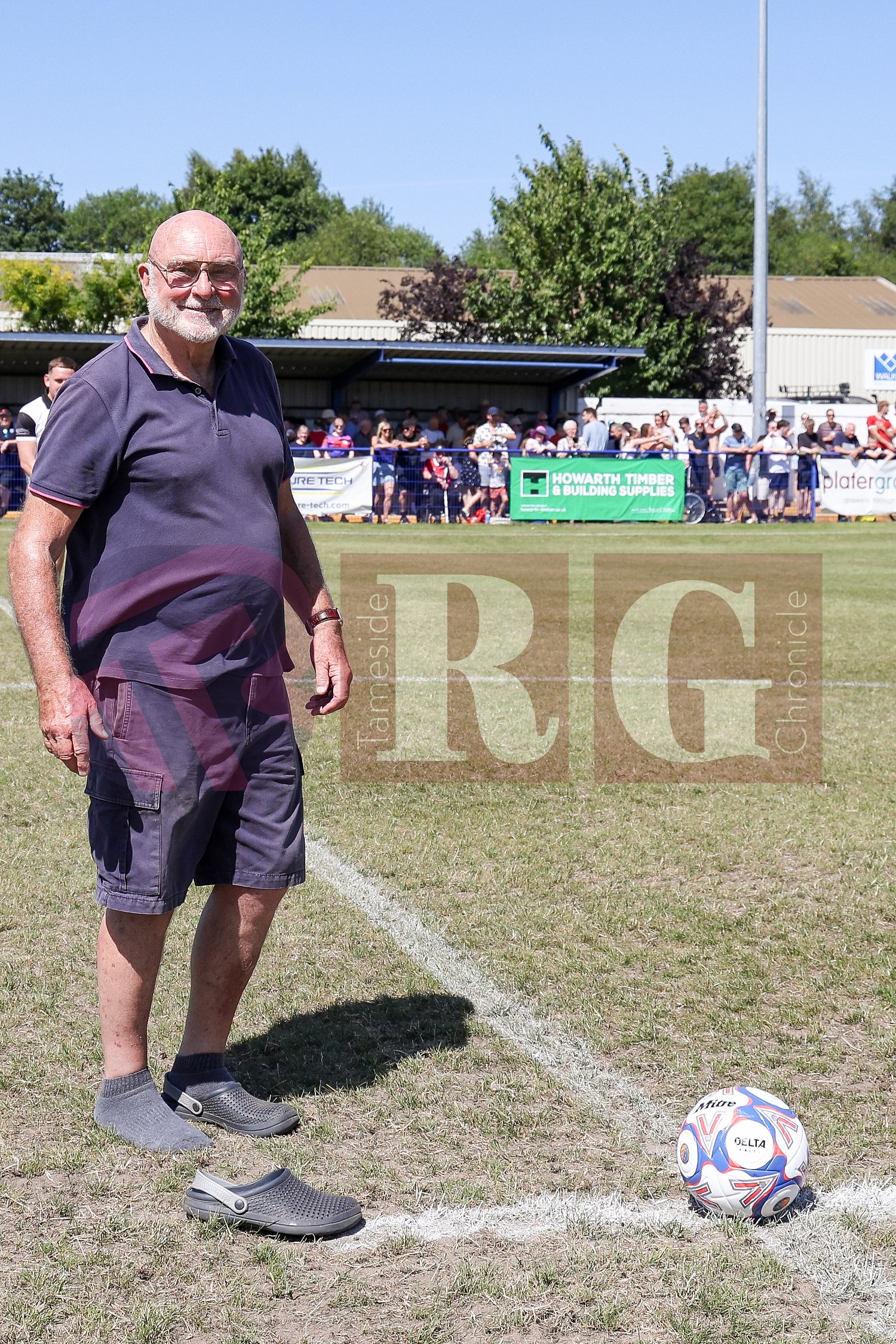 GLOSSOP NORTH EBD V UNITED LEGENDS  (11).JPG