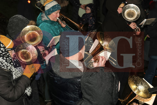 GLOSSOP LIGHTS SWITCH ON 2024 (44).JPG