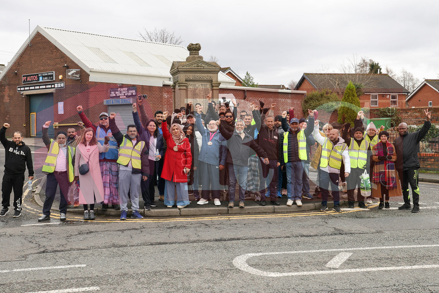 WALK WITH THE MAYOR HYDE TO DUKINFIELD (47).JPG