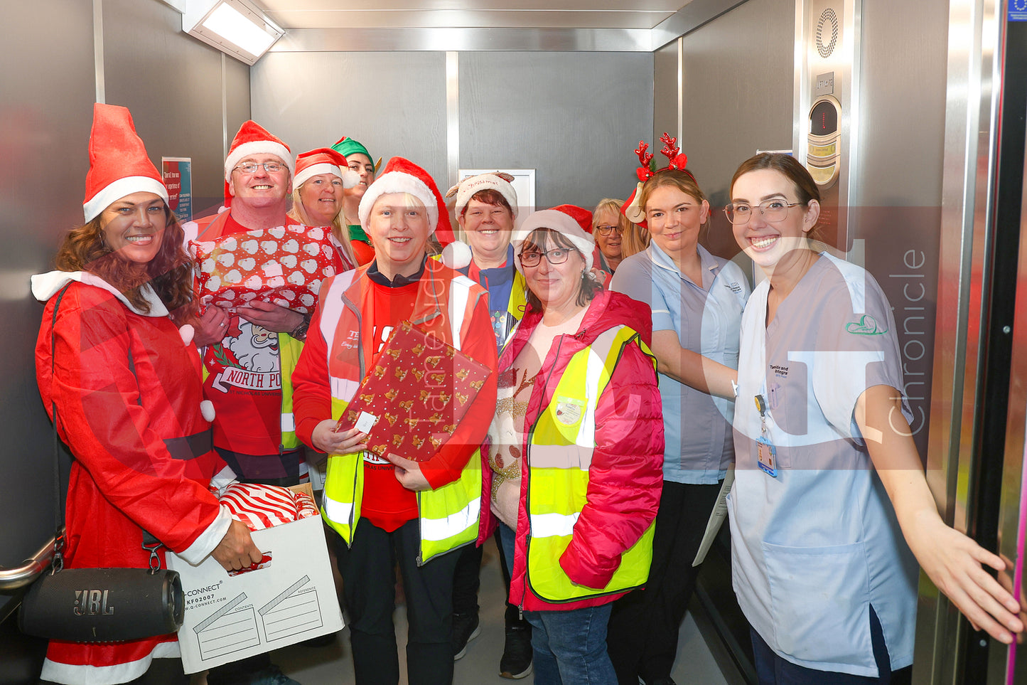 SANTA VISIT TAMESIDE CHILDRENS UNIT 2024 (72).JPG