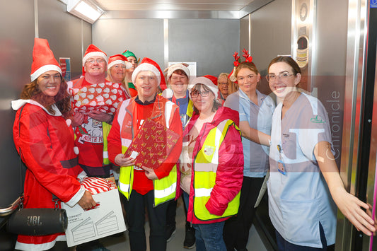 SANTA VISIT TAMESIDE CHILDRENS UNIT 2024 (72).JPG