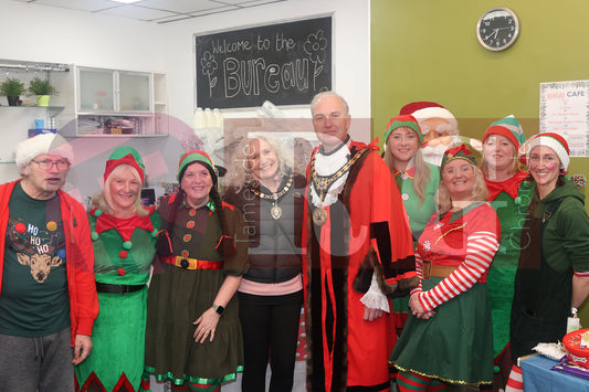 GLOSSOP LIGHTS SWITCH ON 2024 (35).JPG