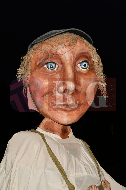 LANTERN PARADE STALYBRIDGE (13).JPG