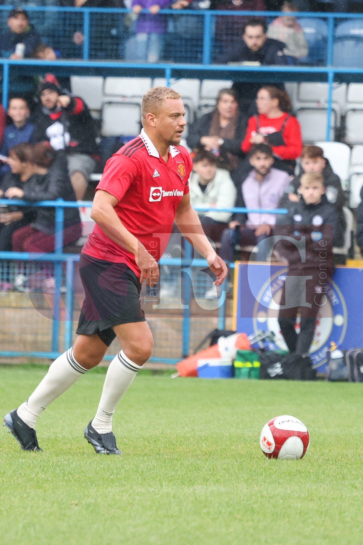 STALYBRIDGE CELTIC LEGENDS V MAN UTD LEGENDS (89).JPG