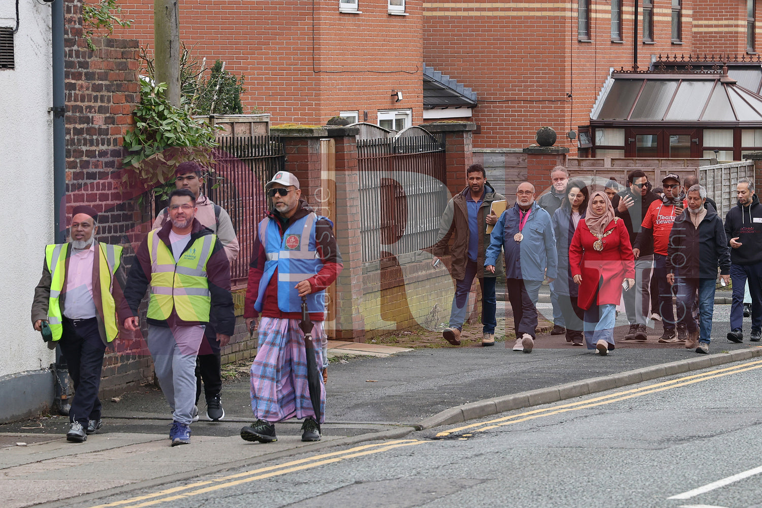 WALK WITH THE MAYOR HYDE TO DUKINFIELD (45).JPG