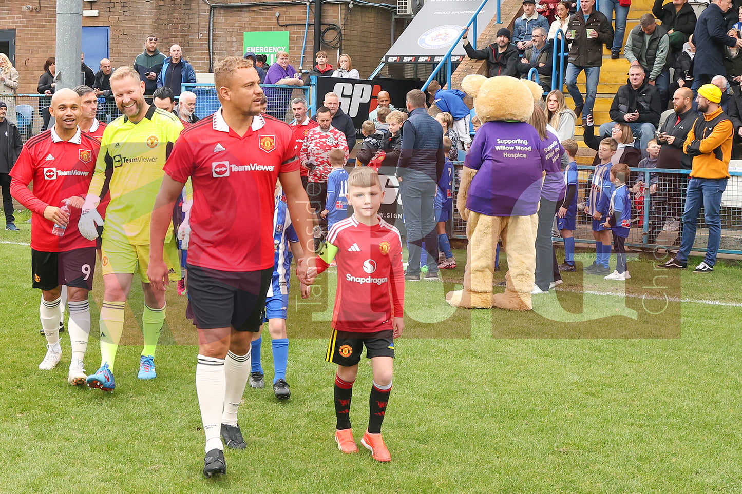 STALYBRIDGE CELTIC LEGENDS V MAN UTD LEGENDS (17).JPG