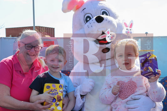 TAMESIDE HOSPITAL CHILDRENS WARD EASTER STAGECOACH (13).JPG