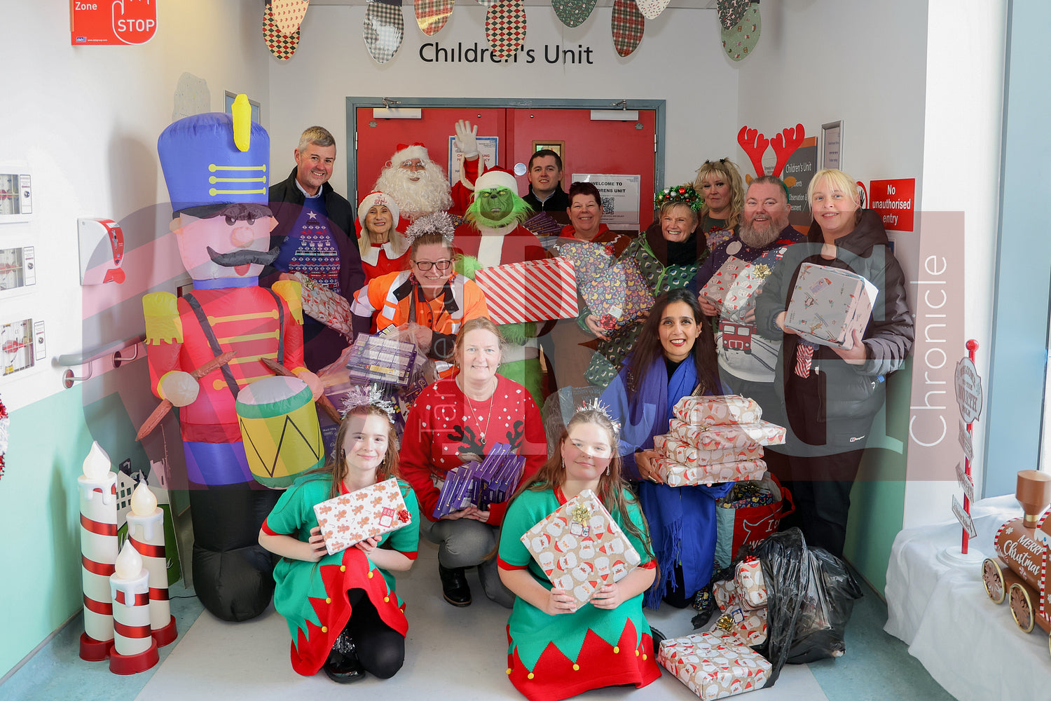 TAMESIDE HOSPITAL CHILDRENS WARD WITH SANTA 2025 (30).JPG